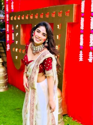Adrija Addy Roy Instagram - শুভ বিজয়া ♥️🙏
Bijoya may be over, but my heart is still dancing with the rhythm of dhak and devotion 😇✨

Styled by @rudra_saha_official 
Necklace & earrings @crystalland_jewellery 
Saree & blouse @kalangkrita 

#DurgaPuja #BijoyaDasami #NorthBombay #2025 #AdrijaRoy .