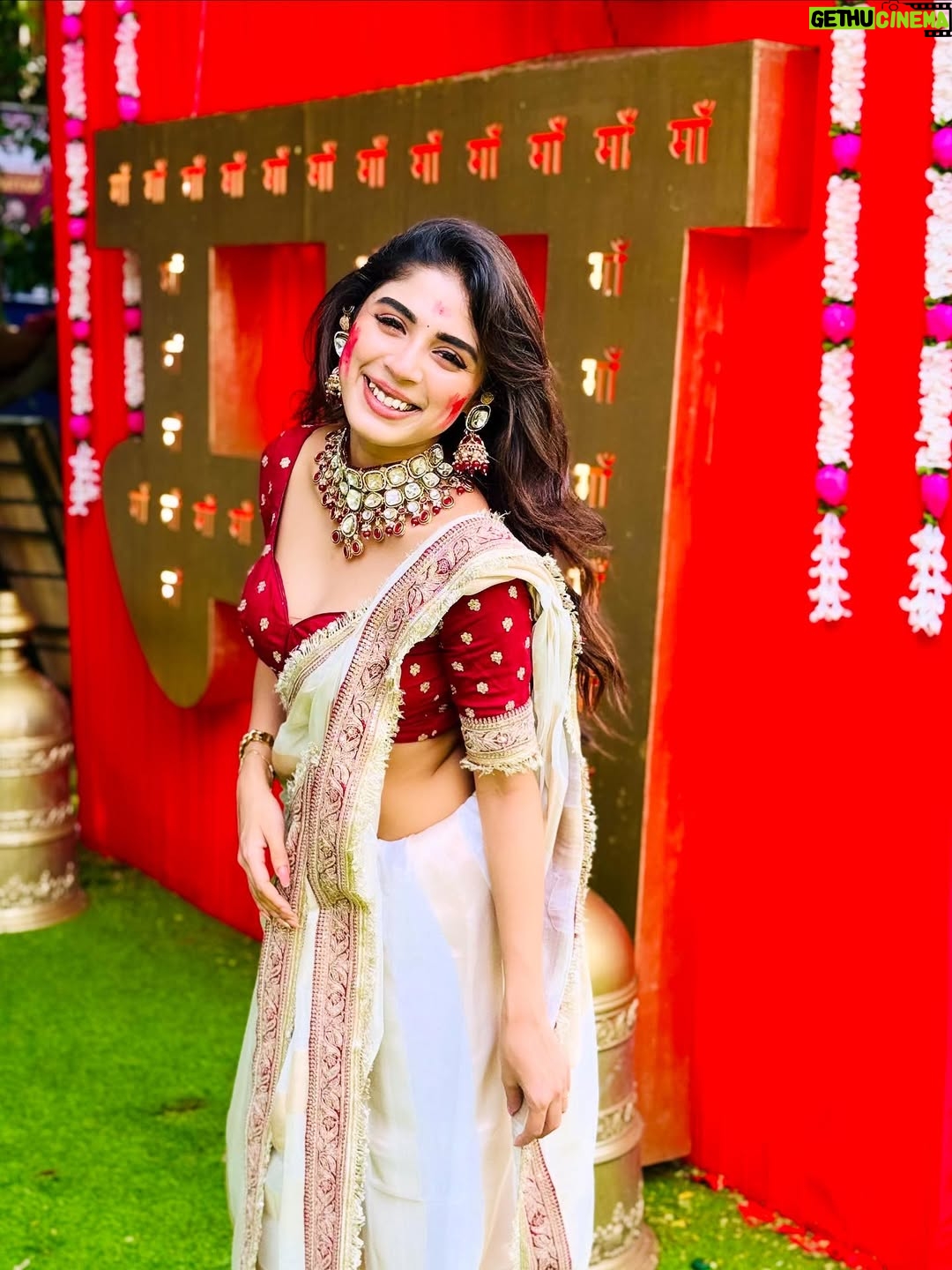 Adrija Addy Roy - 63.2K Likes - শুভ বিজয়া ♥️🙏
Bijoya may be over, but my heart is still dancing with the rhythm of dhak and devotion 😇✨

Styled by @rudra_saha_official 
Necklace & earrings @crystalland_jewellery 
Saree & blouse @kalangkrita 

#DurgaPuja #BijoyaDasami #NorthBombay #2025 #AdrijaRoy .