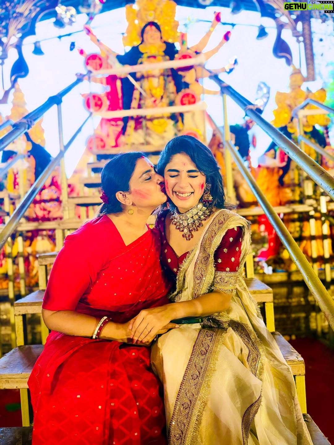 Adrija Addy Roy - 63.2K Likes - শুভ বিজয়া ♥️🙏
Bijoya may be over, but my heart is still dancing with the rhythm of dhak and devotion 😇✨

Styled by @rudra_saha_official 
Necklace & earrings @crystalland_jewellery 
Saree & blouse @kalangkrita 

#DurgaPuja #BijoyaDasami #NorthBombay #2025 #AdrijaRoy .