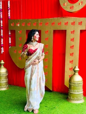 Adrija Addy Roy Instagram - শুভ বিজয়া ♥️🙏
Bijoya may be over, but my heart is still dancing with the rhythm of dhak and devotion 😇✨

Styled by @rudra_saha_official 
Necklace & earrings @crystalland_jewellery 
Saree & blouse @kalangkrita 

#DurgaPuja #BijoyaDasami #NorthBombay #2025 #AdrijaRoy .