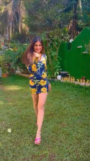 Advika Sharma Instagram -