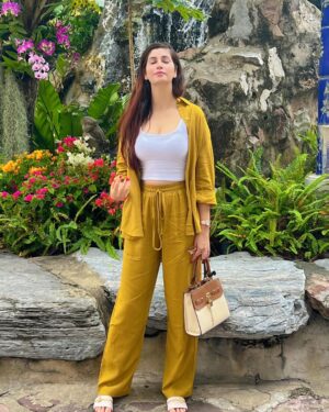 Advika Sharma Instagram - Embrace your flaws; they make you unique and beautiful....
day3 in bangkok
➡️ for more
#instagram #love #photooftheday #classy #positivity #happy #perfect #actress #model #influencer #blogger #mumbai #sassy #selflove #bangkok #fun