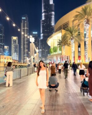 Advika Sharma Instagram - Wallah Habibi 🇦🇪
#dubaidiaries
.
.
#dubai #work #shoot #actress #model #mumbai #advikasharma #selflove #positivity #vibes #influencer #blogger #classy #sassy #instalove #trend