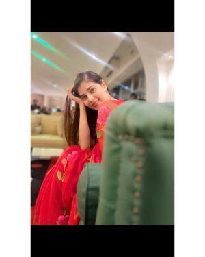 Advika Sharma Instagram - Whats the more beautiful me or saree?😋
Red Hot🔥
.
.
.
#saree #sareelove #advikasharma #instagood #actor #work #mumbai