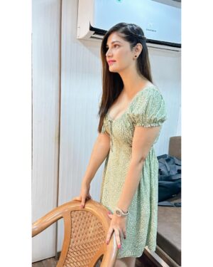 Advika Sharma Instagram - me n my vanity things😋
#shootdiaries #actorslife #latepost #instagram #modellife #mumbai #work #shootingday #iphoneclick #likesforlike #influencer #blogger #actress #advikasharma #