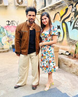 Advika Sharma Instagram - The guy who is Handsome & Cute at the same time....you are so genuine, gentleman & kind.... @rithvik_d 🥰
#instagram #photooftheday #actorslife #mumbai #rithvikdhanjani #advikasharma #shootlife #workmode