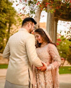 Afreen Burney Instagram - ALLAH HUMMA BARIKšā¤ļøāØ
Me and the guy who pulled me by his constant sincere efforts, Love and respectš„¹š
Hi, Mr FiancĆ© @abdul.ahad_x šš
Dressš: @furqan_bin_mazhar (A huge shoutout for this dreamy dress)
Mehndi: @hennacreationsbyzainab āØ
Photography šø: @usmanisproduction.pk
#AhadAfreenKiLoveStory š„³