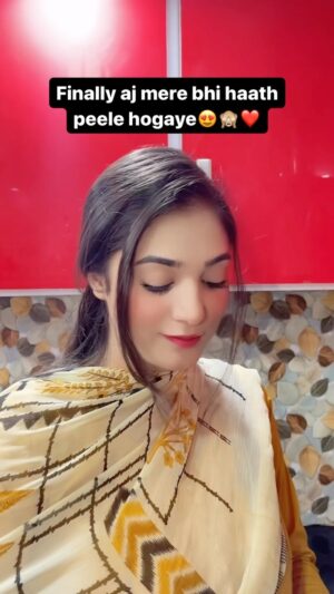 Afreen Burney Instagram - Finallyyyy🙈❤️🥳 Tag your friends🤡 

#afreenburney #reels #instagram #instagood #instadaily #instalike #instamood #love #fun #memes #comedy #blogger #relatable #relatablememes #single