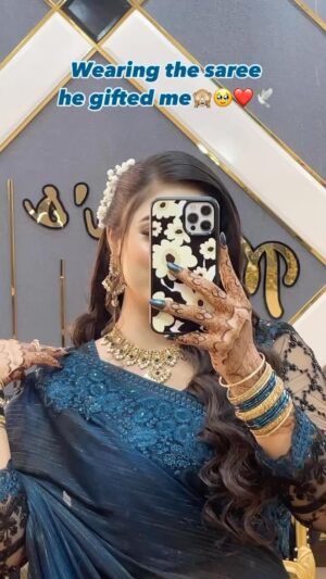 Afreen Burney Instagram - 🙈❤️🌍 

#afreenburney #love #reels #reelsinstagram #terahonelagahoon #ootd #fashion #style #desi
