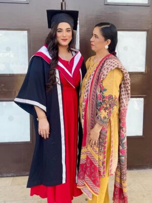 Afreen Burney Instagram - Ink on my degree, Stars in my eyesš„¹ā¤ļøāØ
Allhamdullilahšø
This cap and gown carry more than my dreams, they hold my familyās love, my parentās sacrifices, my siblingās cheers, and my fatherās memory. Though heās not here to see this, I know heās smiling from heaven. This oneās for all of you, with all my heart!! Beyond grateful for my family!š
#graduation #fyp #convocation #life #trending #explorepage #instagram #relatable #graduate