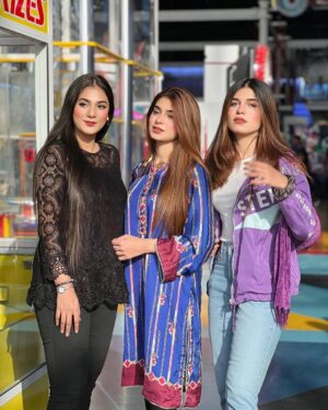 Afreen Burney Instagram - Sweet smilesš„¹āØ
.
.
.
.
.
.
#afreenburney #maheenobaid #erajobaid #bffs #love #sisters #friends #repost #instagood #instagram #instadaily #instalike #follow #tbt #ootd #style #fashion #photooftheday #photography #art #beautiful