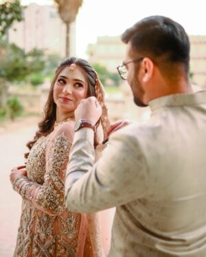Afreen Burney Instagram - ALLAH HUMMA BARIKšā¤ļøāØ
Me and the guy who pulled me by his constant sincere efforts, Love and respectš„¹š
Hi, Mr FiancĆ© @abdul.ahad_x šš
Dressš: @furqan_bin_mazhar (A huge shoutout for this dreamy dress)
Mehndi: @hennacreationsbyzainab āØ
Photography šø: @usmanisproduction.pk
#AhadAfreenKiLoveStory š„³