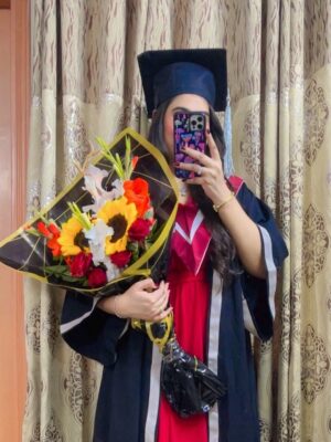 Afreen Burney Instagram - Ink on my degree, Stars in my eyesš„¹ā¤ļøāØ
Allhamdullilahšø
This cap and gown carry more than my dreams, they hold my familyās love, my parentās sacrifices, my siblingās cheers, and my fatherās memory. Though heās not here to see this, I know heās smiling from heaven. This oneās for all of you, with all my heart!! Beyond grateful for my family!š
#graduation #fyp #convocation #life #trending #explorepage #instagram #relatable #graduate