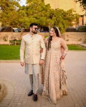 Afreen Burney Instagram - ALLAH HUMMA BARIKšā¤ļøāØ
Me and the guy who pulled me by his constant sincere efforts, Love and respectš„¹š
Hi, Mr FiancĆ© @abdul.ahad_x šš
Dressš: @furqan_bin_mazhar (A huge shoutout for this dreamy dress)
Mehndi: @hennacreationsbyzainab āØ
Photography šø: @usmanisproduction.pk
#AhadAfreenKiLoveStory š„³