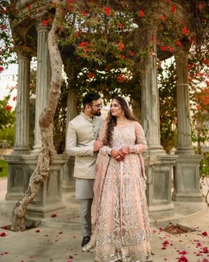 Afreen Burney Instagram - ALLAH HUMMA BARIKšā¤ļøāØ
Me and the guy who pulled me by his constant sincere efforts, Love and respectš„¹š
Hi, Mr FiancĆ© @abdul.ahad_x šš
Dressš: @furqan_bin_mazhar (A huge shoutout for this dreamy dress)
Mehndi: @hennacreationsbyzainab āØ
Photography šø: @usmanisproduction.pk
#AhadAfreenKiLoveStory š„³
