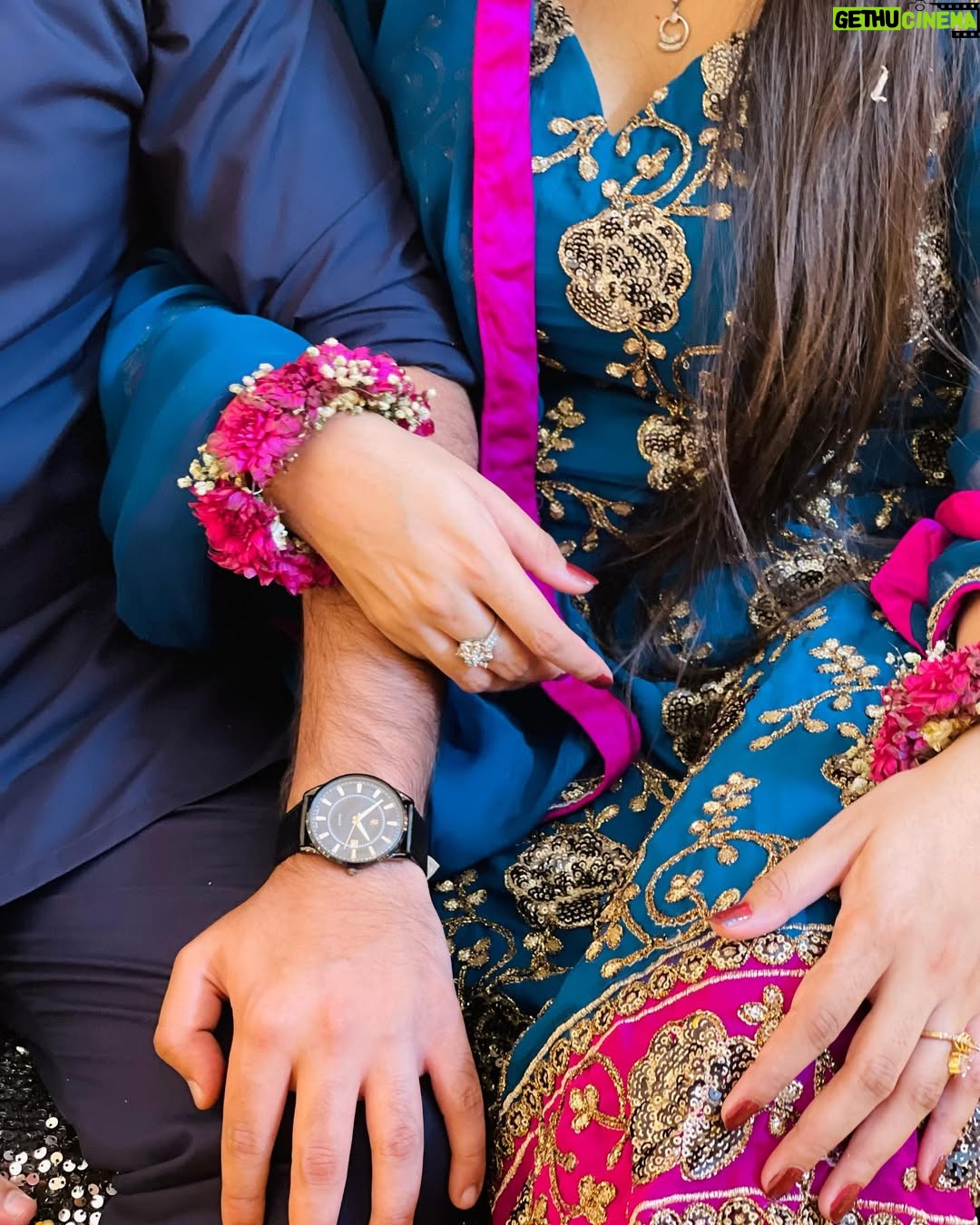 Afreen Burney - 7.6K Likes - You make me smile like a fool, A happy fool that’s in love with you😩❤️ @abdul.ahad_x ✨ 
MaShaAllaahhh🥹💗

Thank you for this gorgeous decor and flower jewellery @aziz_flora_1 🥹

#ahadafreenkilovestory #afreenburney #love #dholki #couple #desi #desivibes