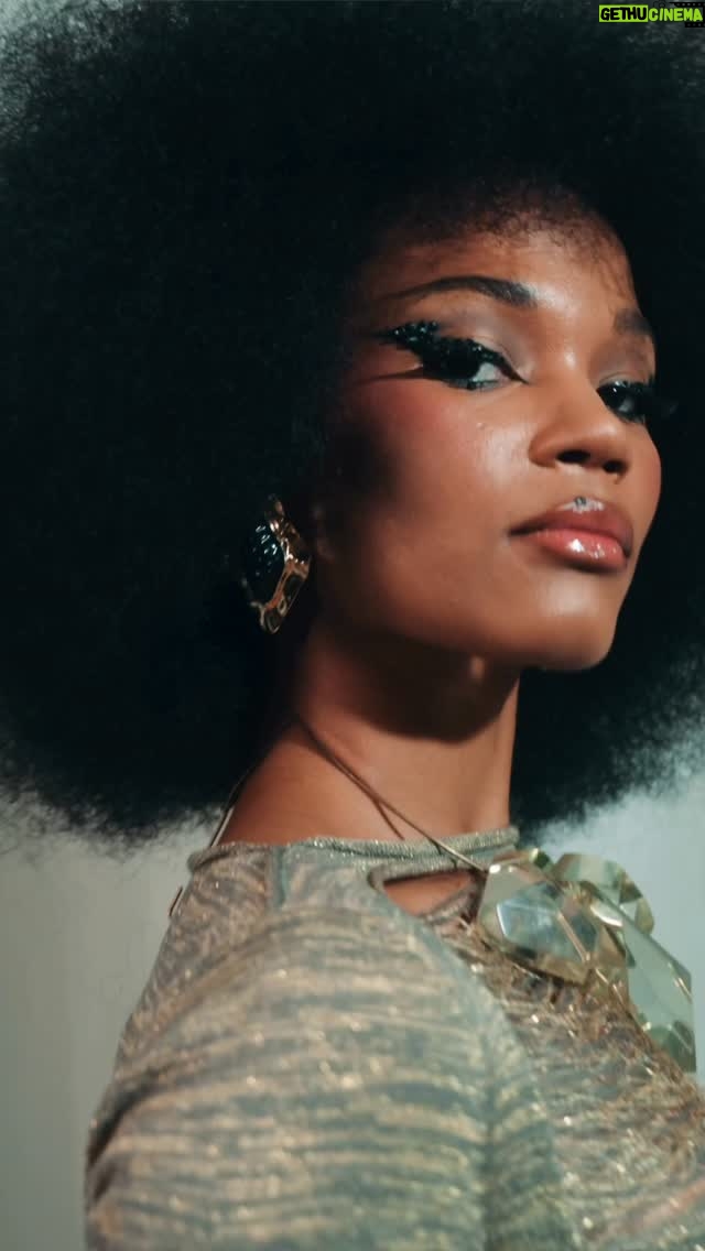 Agnes Nunes - 7K Likes - Uma voz que atravessa gerações, uma presença que atravessa o tempo. 

@agnesnunes homenageou Elza Soares, trazendo a beleza e a potência de uma mulher que transformou a música brasileira, e inspirou o mundo.

Um tributo à história, à arte e à coragem de ser única em qualquer era. 
#HalloweenSephora #AMáquinaDoTempo