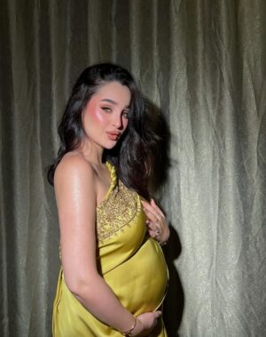 Ahlem Fekih Instagram - I Have a secret to tell u 🤫
3 1=4 🫶🏻
Soon inchalah 🥹🤲🏻♥️
MUA @rim_bl 
wearing @elghanjacouture