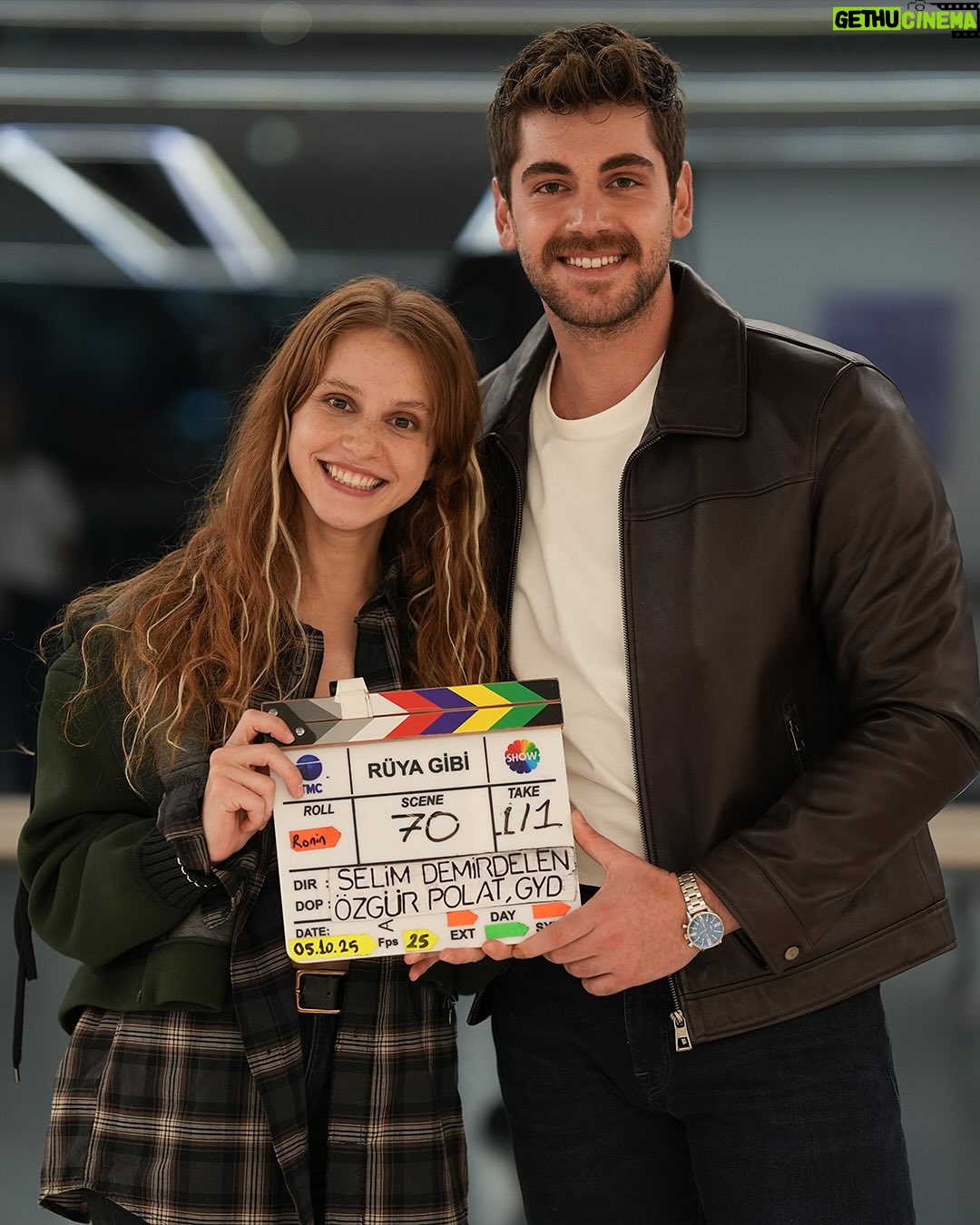 Ahsen Eroğlu - 60.1K Likes - Sizlerle buluşmak için çok heyecanlıyız! ✨

#RüyaGibi yakında @showtv’de! 
@tmcfilm