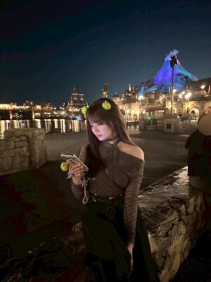 Ai Yoshikawa Instagram - ☺︎
おひさしぶりプライベート🥀🩶