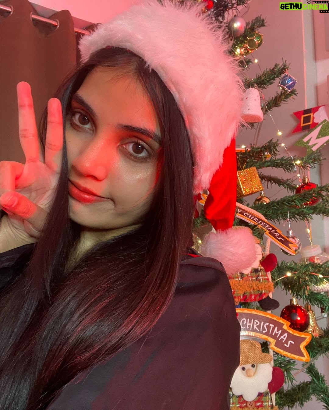 AiSh - 2.9K Likes - It’s beginning to look alot like Christmas 🎄