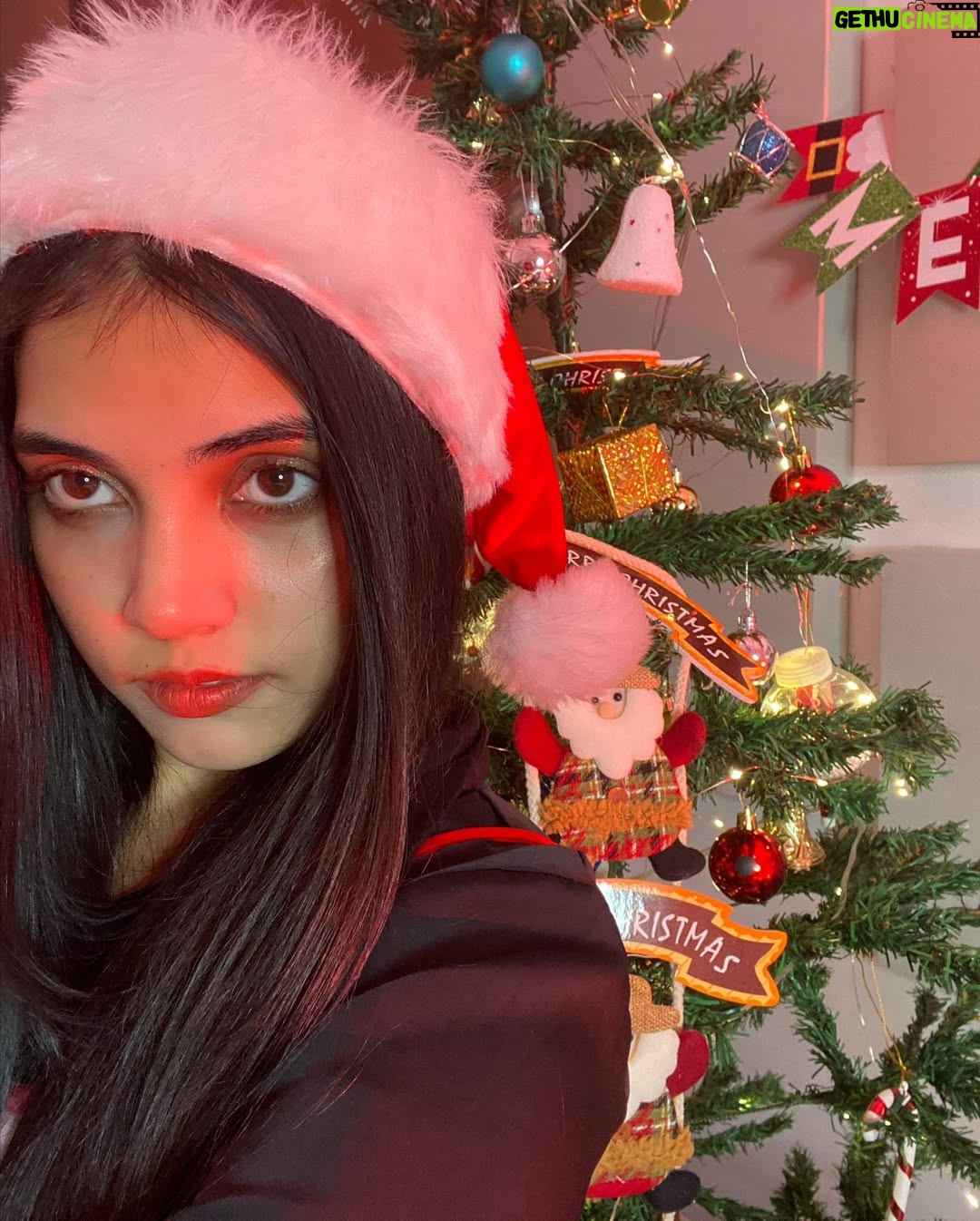 AiSh - 2.9K Likes - It’s beginning to look alot like Christmas 🎄