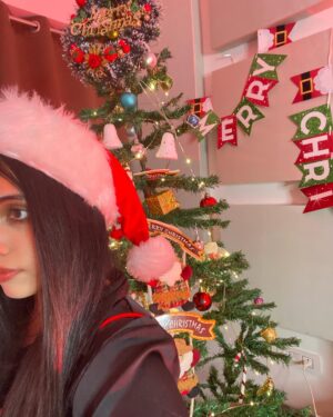 AiSh Instagram - It’s beginning to look alot like Christmas 🎄