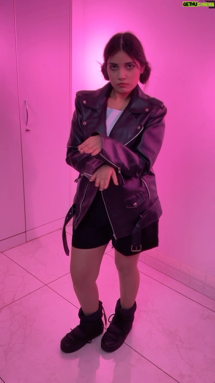 AiSh - 2K Likes - Behind the screen of my cover filming! It’s all about vibing isn’t it ? #APT #apt #aptrosé #aptbrunorosé #aptbrunomarsandrosé