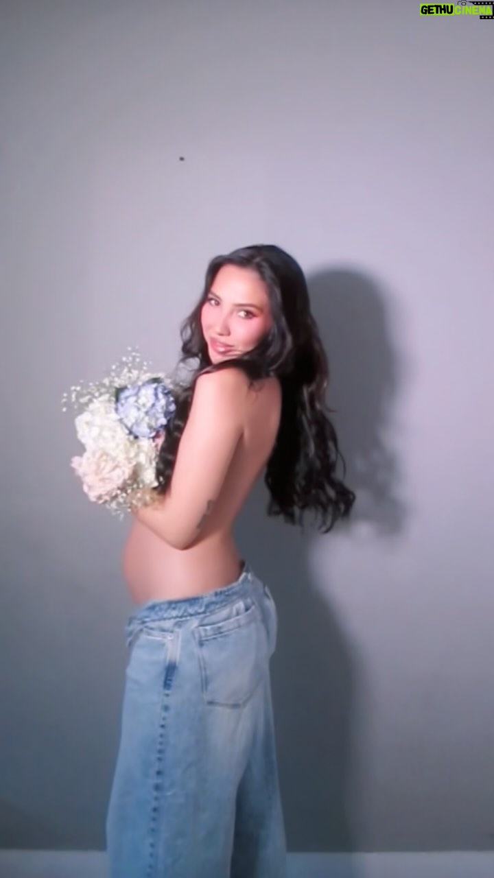 Aida Victoria Merlano - 646K Likes - Espero que esto se sienta como un abrazo, como un: “te entiendo”, “no eres la única que pasa por esto”, “no estás sola”. Este es hasta ahora mi video más personal y sinceramente no pensé que publicaría algo así hasta que leí tantos DM de mujeres diciendo que se sentían como yo y que necesitaban un desahogo ❤️‍🩹