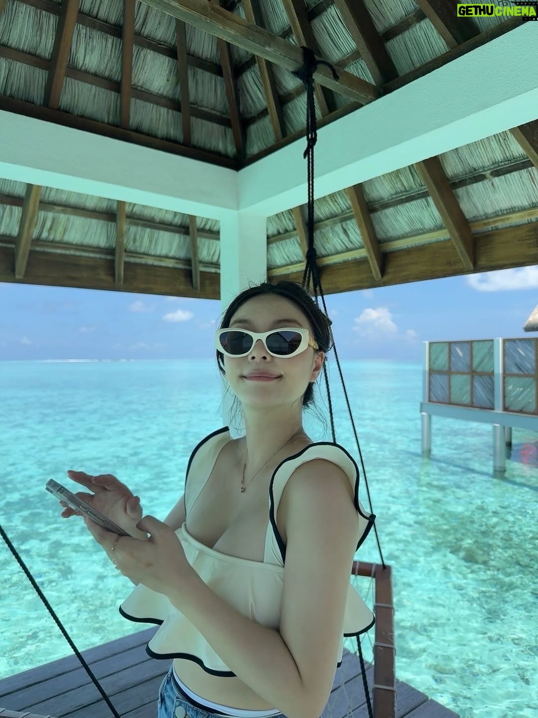 Ailee - 172K Likes - Day 2 of @fsmaldives 🌴🌊🐟
✨Magical Day✨
✨Magical Weather✨
✨Magical Honeymoon✨
모히또에서 몰디브 한잔 하고 와쓤댱 🍹

 #FSMaldives #FSLandaaGiraavaru
 @honeymoonresort #허니문리조트

#FSLandaaGiraavaru