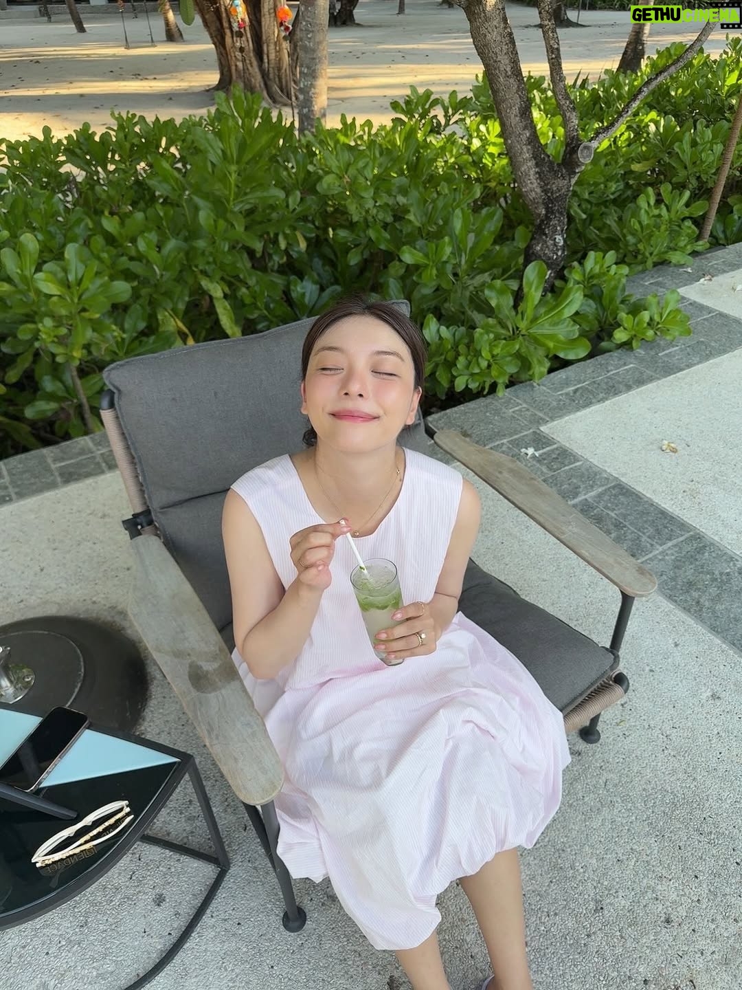 Ailee - 172K Likes - Day 2 of @fsmaldives 🌴🌊🐟
✨Magical Day✨
✨Magical Weather✨
✨Magical Honeymoon✨
모히또에서 몰디브 한잔 하고 와쓤댱 🍹

 #FSMaldives #FSLandaaGiraavaru
 @honeymoonresort #허니문리조트

#FSLandaaGiraavaru