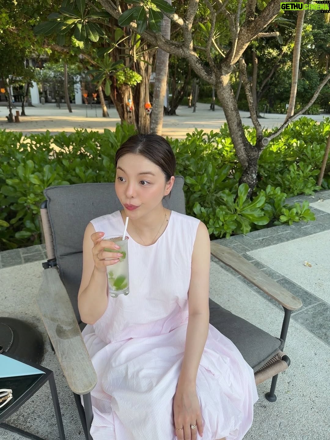 Ailee - 172K Likes - Day 2 of @fsmaldives 🌴🌊🐟
✨Magical Day✨
✨Magical Weather✨
✨Magical Honeymoon✨
모히또에서 몰디브 한잔 하고 와쓤댱 🍹

 #FSMaldives #FSLandaaGiraavaru
 @honeymoonresort #허니문리조트

#FSLandaaGiraavaru