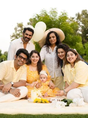 Aima Rosmy Sebastian Instagram - 🌞 “She’s the reason golden hours feel eternal.” 🌻

MAMMA & BABY OUTFIT @amazebyashiyajesel 
CAKE BY @mqdessertbar 
CLICKED BY @midhun.mohan_