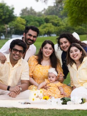 Aima Rosmy Sebastian Instagram - 🌞 “She’s the reason golden hours feel eternal.” 🌻

MAMMA & BABY OUTFIT @amazebyashiyajesel 
CAKE BY @mqdessertbar 
CLICKED BY @midhun.mohan_