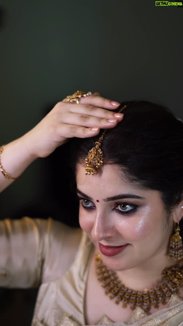 Aima Rosmy Sebastian - 43.7K Likes - Happy onam😍
Mua : @crown_touch_
👗: @tazzels3 
.
.
.
.
.
.
.
.
.
.
.
.
.
.
.

#uaemakeupartist #makeupartistuae #makeupartistdubai #dubaimakeupartist #glassskinmakeup #traditional #dubai #makeup #dubaimakeup #uaemakeup #glowymakeup #celebritymakeupartist #simplemakeup #simplemakeuplook#crowntouch#glambysruthi