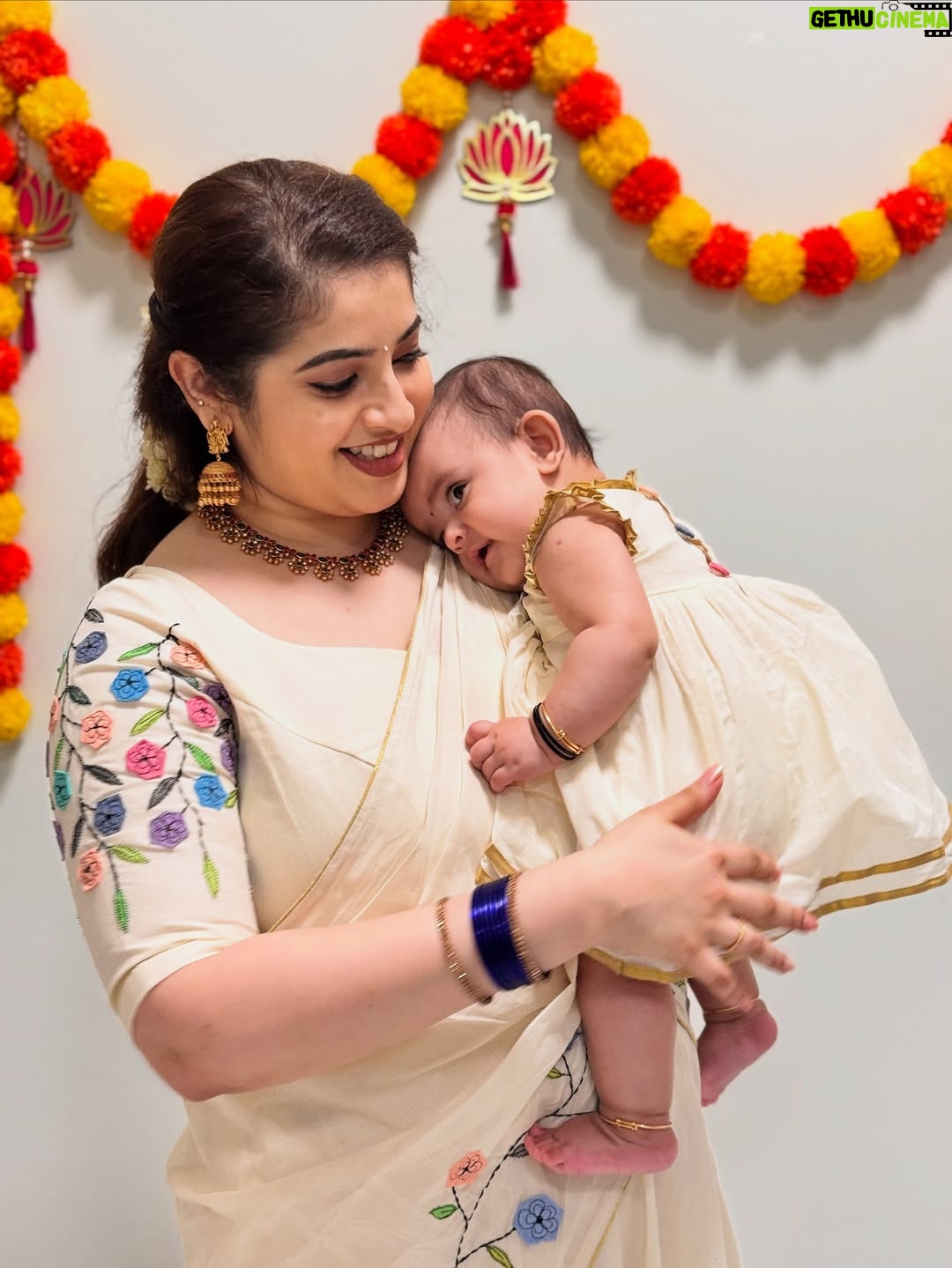 Aima Rosmy Sebastian - 105.1K Likes - 🌼എവർക്കും ഹൃദയം നിറഞ്ഞ ഓണാശംസകൾ🌼

Happy Onam Everyone 🙂

🧿🧿🧿🧿

Wearing @storiesofmirali 🌸