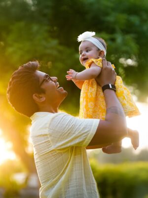 Aima Rosmy Sebastian Instagram - 🌞 “She’s the reason golden hours feel eternal.” 🌻

MAMMA & BABY OUTFIT @amazebyashiyajesel 
CAKE BY @mqdessertbar 
CLICKED BY @midhun.mohan_