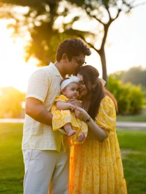 Aima Rosmy Sebastian Instagram - 🌞 “She’s the reason golden hours feel eternal.” 🌻

MAMMA & BABY OUTFIT @amazebyashiyajesel 
CAKE BY @mqdessertbar 
CLICKED BY @midhun.mohan_