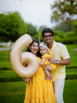 Aima Rosmy Sebastian Instagram - 🌞 “She’s the reason golden hours feel eternal.” 🌻

MAMMA & BABY OUTFIT @amazebyashiyajesel 
CAKE BY @mqdessertbar 
CLICKED BY @midhun.mohan_