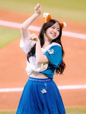 Airi Suzuki Instagram - ✴︎ #ファイターズかわいいシリーズ
歌唱、ファーストピッチ、きつねダンス🦊⚾️🎶
ありがとうございました！！！！

素敵な写真を撮ってくださっていたのでXから拝借🙏

色々撮った思い出たちは、落ち着いたら別投稿で載せます☺︎
話したいことも色々あるのでその時に♡

今日も暑いですが、体調気をつけて楽しんでいきましょー🫶