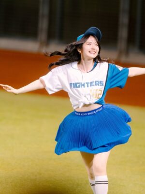 Airi Suzuki Instagram - ✴︎ #ファイターズかわいいシリーズ
歌唱、ファーストピッチ、きつねダンス🦊⚾️🎶
ありがとうございました！！！！

素敵な写真を撮ってくださっていたのでXから拝借🙏

色々撮った思い出たちは、落ち着いたら別投稿で載せます☺︎
話したいことも色々あるのでその時に♡

今日も暑いですが、体調気をつけて楽しんでいきましょー🫶