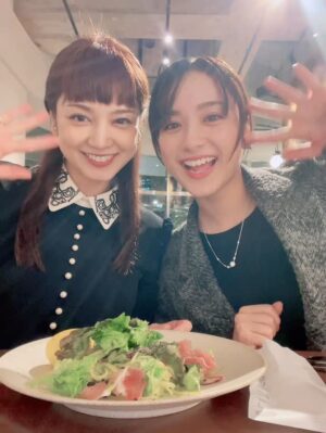 Airi Taira Instagram - 妹とほんのカフェタイム♡

ずっと可愛いシスターだ😆❤️
#平姉妹#平祐奈#ダジャレ好き#たまに気づかなくてごめん#知った後おもしろくて笑う#可愛いかよ
