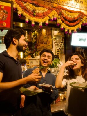 Aisha Ahmed Instagram - Celebrating wins with paan at the panwadi with our boy @rohitsaraf ❤️ he’s killing it everywhere right now and we honestly can’t wait to watch the film on 2nd October!!! 🤌✨ #sunnysanskarikitulsikumari #sstk