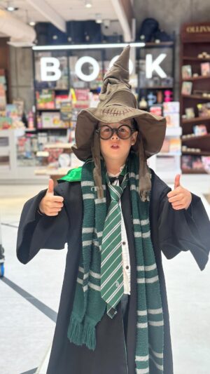 Aisha Stambouli Instagram - Ā” Hoy quedamos demasiado sorprendidos en @aybbookcafe ! š š š
Imaginen una librerĆa inspirada en #harrypotter y con un personaje llamado BOOKY que se roba el corazón de todos los que entran a ese espectĆ”culo de literatura, buena comida y hasta parque para los pequeƱos š
La cajita feliz de los niƱos trae llaveros coleccionables de los personajes de HARRY Potter šā¤ļø
Una experiencia gastronómica sin igual con sede en #margarita y #valencia