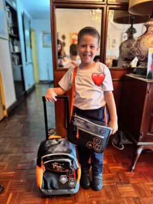 Aisha Stambouli Instagram - ¡ Feiiz inicio de clases amor mío ! 😍
Que sea un año maravilloso y lleno de aprendizajes. Que comprendas en cada lección el verdadero sentido de la vida, la gratitud y la bondad ✨👶
Que más allá de tus calificaciones, tus puntos sean acumulados por tu empatía, tu sonrisa y tu solidaridad ✨
Estoy orgullosa de cada paso que das y pido a D’S poder acompañarte siempre y darte la seguridad para ¡ Nunca dejar de soñar ! ✨ B’H
Te amo con toda mi alma, hasta el infinito y más allá ✨
Gracias @capi_ve por acompañarlo en ésta nueva etapa.