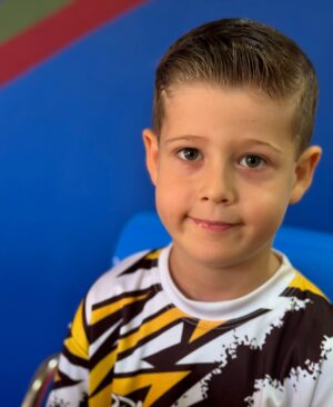 Aisha Stambouli Instagram - ¡ Me dejaron listo para el regreso a clases seguidores ! 👶😍❤️💇♂️
¿ Quedé guapo ? 🥰🫠✨