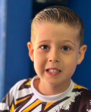 Aisha Stambouli Instagram - ¡ Me dejaron listo para el regreso a clases seguidores ! 👶😍❤️💇♂️
¿ Quedé guapo ? 🥰🫠✨