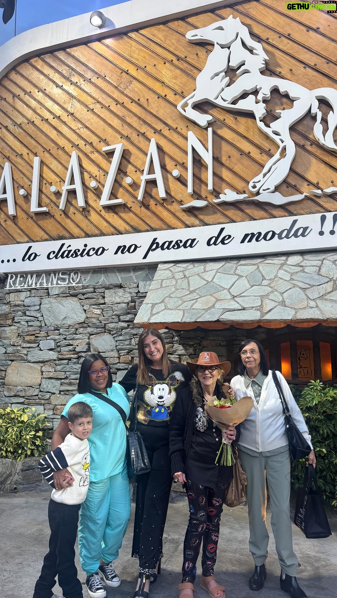 Aisha Stambouli - 1.6K Likes - ¡ Gracias @restauranteelalazan por recibirnos para celebrar el cumpleaños de Tata con tanto amor ! 🥳❤️

Lo más hermoso del video fue el cumpleaños feliz que le dedicó mi artista a su tata 🥹🙌 miren completo y déjenme su amor 🌟😍
De verdad no existe un lugar en donde seamos más felices ¡ Son únicos y extraordinarios! 🥂