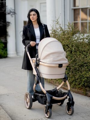 Aisha Zafar Khan Instagram - AD- Strolling in style with my iCandy Peach 7 ✨🧸 Because your little one deserves the sweetest ride @icandyworlduk 
Who else is loving this look? 🤍

📷 @revolutionpixels

#iCandy #iCandyPeach7 #BiscottiStyle #LuxuryStroller #ParentGoals #StrollInStyle #ModernParenting