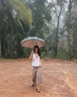 Aishani Shetty Instagram - April 🌦️